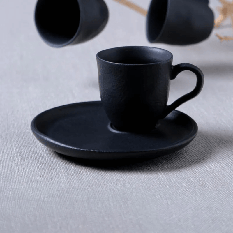Jogo 6 Xícaras de Café com Pires Bio Preto Matte Descentralizado 70ml