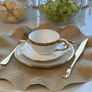 Xícara de Café com Pires em Porcelana Dubai Branco e Dourado 90ml