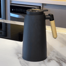 Garrafa Térmica de Plástico com Termômetro Preta 1 Litro